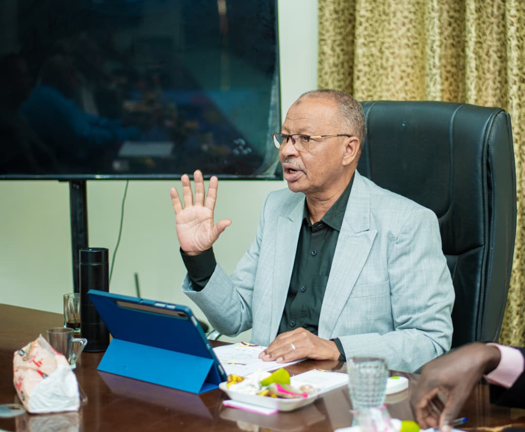 مجلس عمداء جامعة النيل الأبيض يطمئن على سير الدراسة ويؤكد جاهزية الجامعة للتقديم الإلكتروني لمؤسسات التعليم العالي