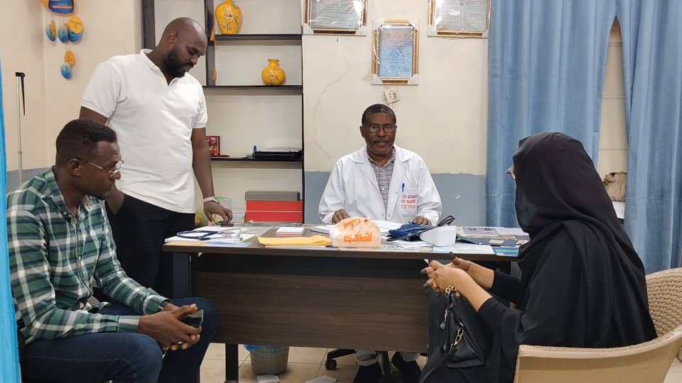Students of the Faculty of Law at White Nile University carry out a humanitarian initiative to support heart patients at Dr. Al-Tayeb Al-Waseela Center