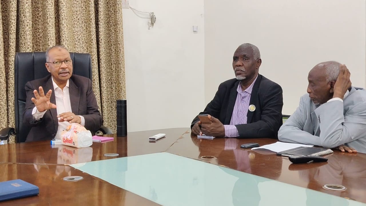 مدير جامعة النيل الأبيض يؤكد المضي في التحول الرقمي ويوجه باستكمال الربط الإلكتروني والدفع الرقمي