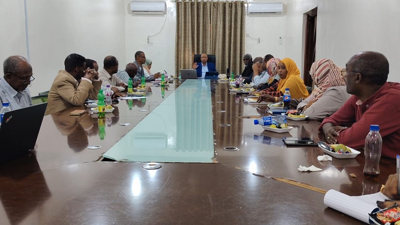 مجلس عمداء جامعة النيل الأبيض يناقش لائحة التعليم الإلكتروني والمدمج ويؤكد تسريع إجراءات التنفيذ بالكليات