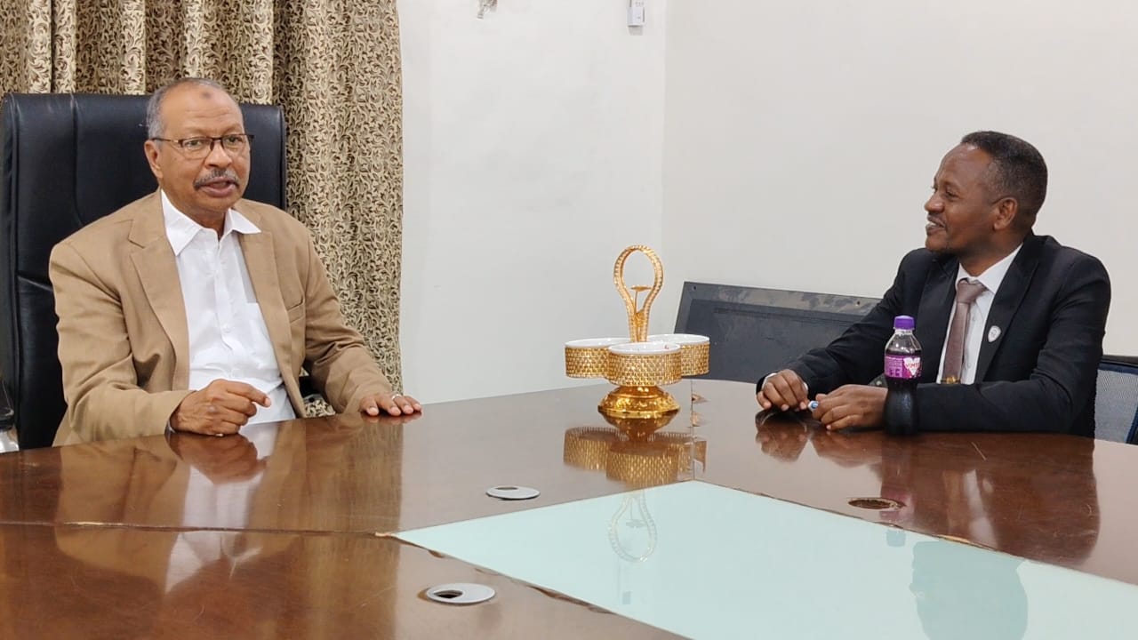 مدير الجامعة يبحث آفاق التعاون المشترك بين الجامعة والشركة التعاونية للتأمين بولاية النيل الأبيض
